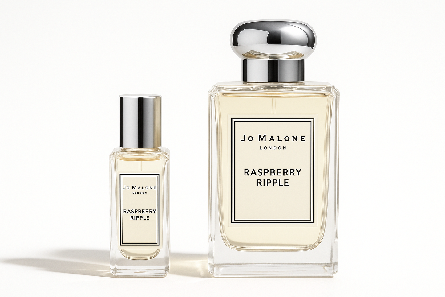 Jo Malone Raspberry Ripple 12 ml prøveflaske som står ved siden av 100 ml flasken med Jo Malone Raspberry Ripple