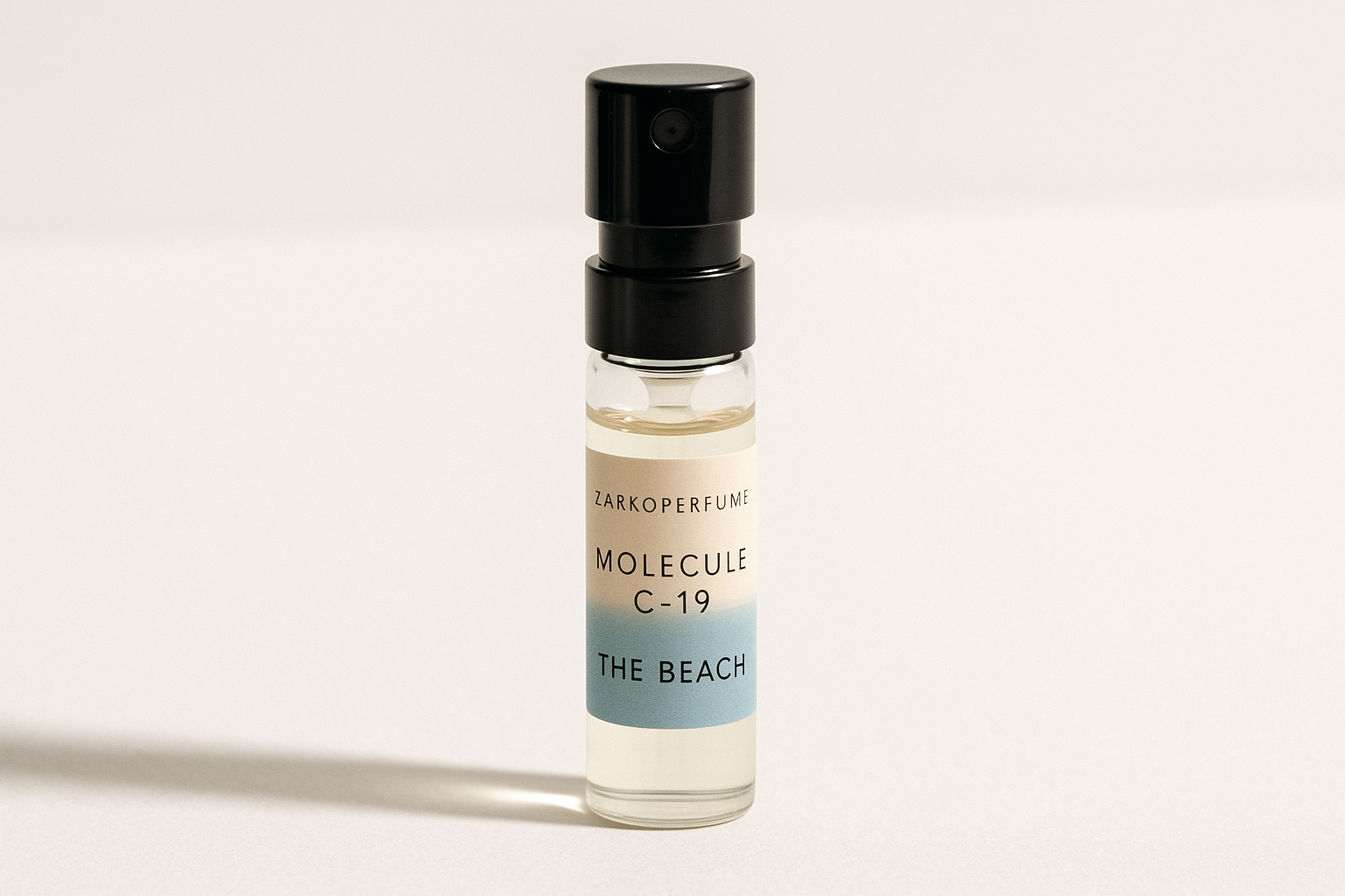 Zarkoperfume Molecule C-19 The Beach 2ml 0,068 fl. oz. offisiell parfymeprøve Zarkoperfume Molecule C-19 The Beach 2ml 0,068 fl. oz. offisiell parfymeprøve