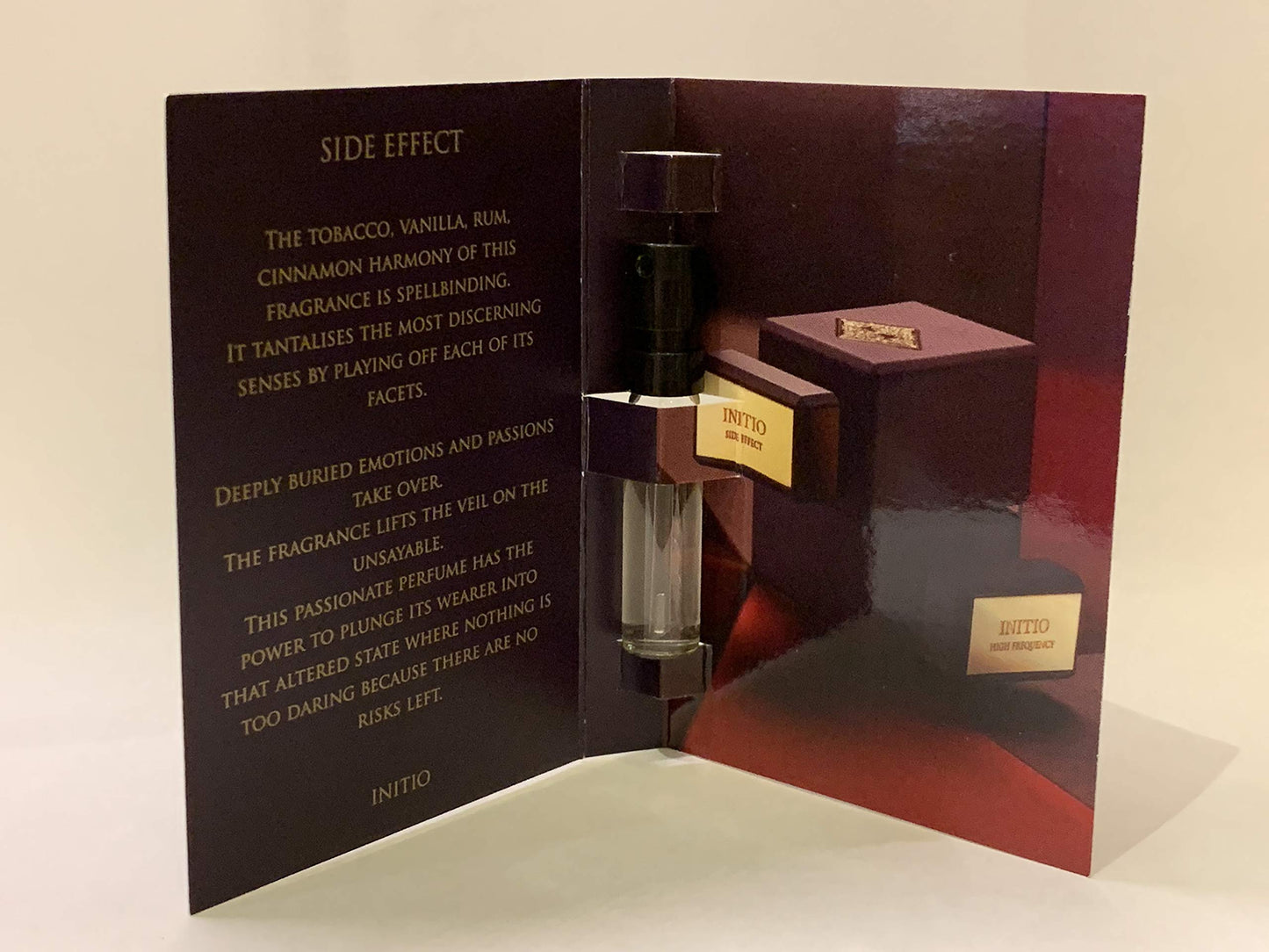 Initio Bivirkning 1,5 ml/0,05 fl.oz. virallinen hajuvesinäyte, Initio Bivirkning 1,5 ml/0,05 fl.oz. oficjalna próbka parfyme, Initio Side Effect 1,5ml/0,05 fl.oz. officiellt parfymprov, Initio Side Effect 1,5ml/0,05 fl.oz. officiel parfumeprøve, Init