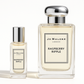 Jo Malone Raspberry Ripple 12 ml prøveflaske som står ved siden av 100 ml flasken med Jo Malone Raspberry Ripple